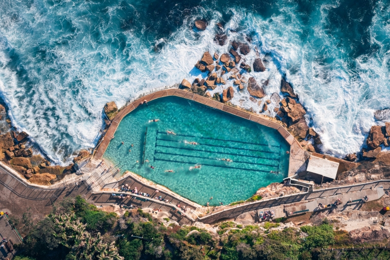 Bronte Baths, Bronte Beach, Sydney, NSW © Tourism Australia